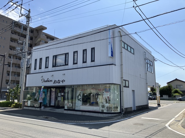 ファッションおなや店舗外観